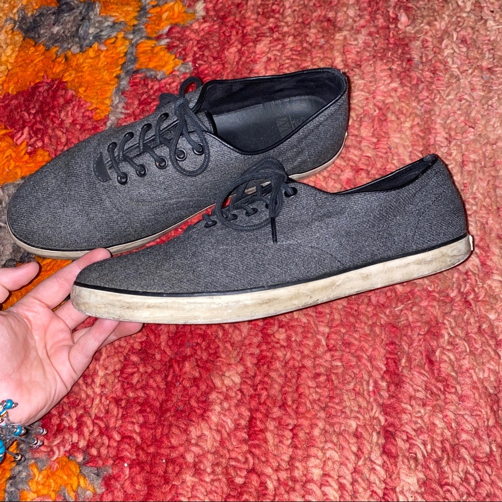 Vans - Picture 6 of 8